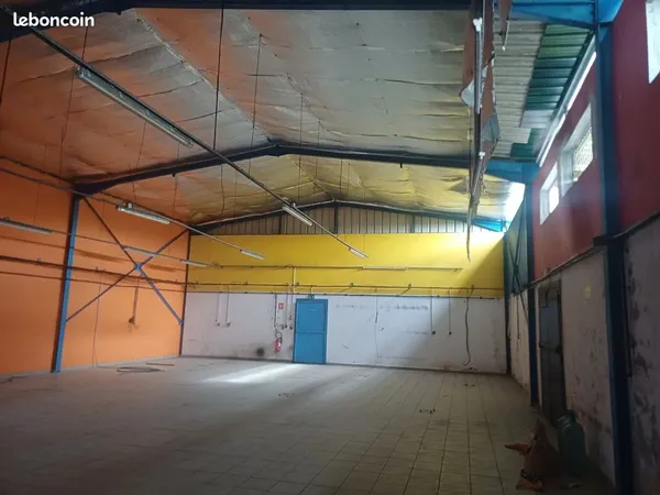 Garage, atelier 260 m² Saint-François