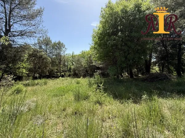 Terrain constructible de 2014m², libre constructeur, avec viabi