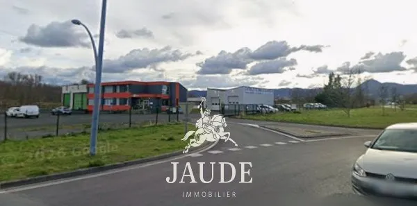 A LOUER 600 m2 secteur GRAVANCHES