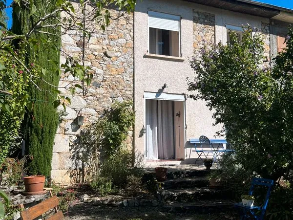 Maison rénovée avec jardin