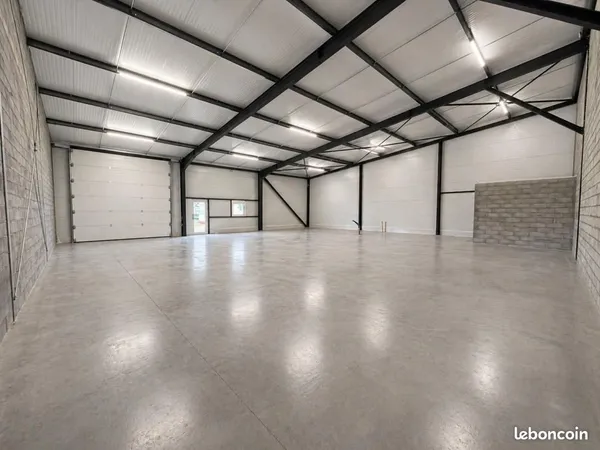 Local d'activité 210 m²