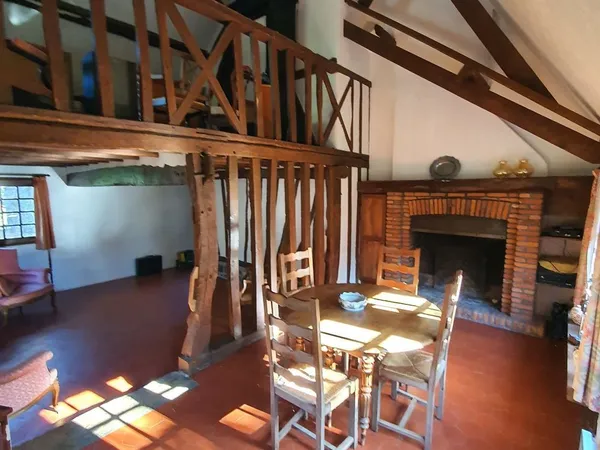 maison ancienne de caractère et dépendances en pleine ville