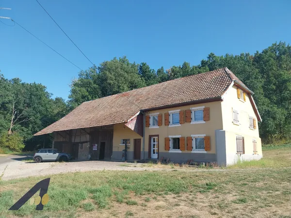 A RENOVER - CORPS DE FERME - 16 ARES DE TERRAIN