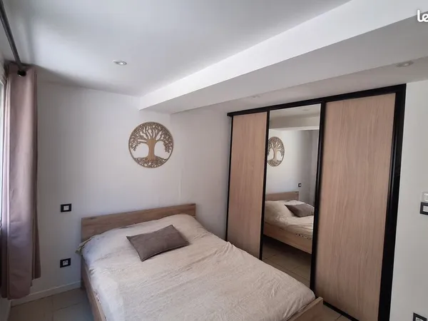 Appartement T2 rénové avec cour privative de 18 m² - Clermont-l'Hérault