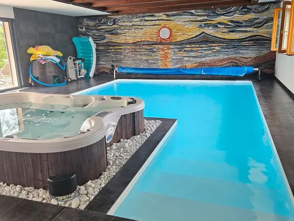 Villa 12 pièces avec piscine intérieure - 398 m² - Terrain 1 728 m² - Village-Neuf