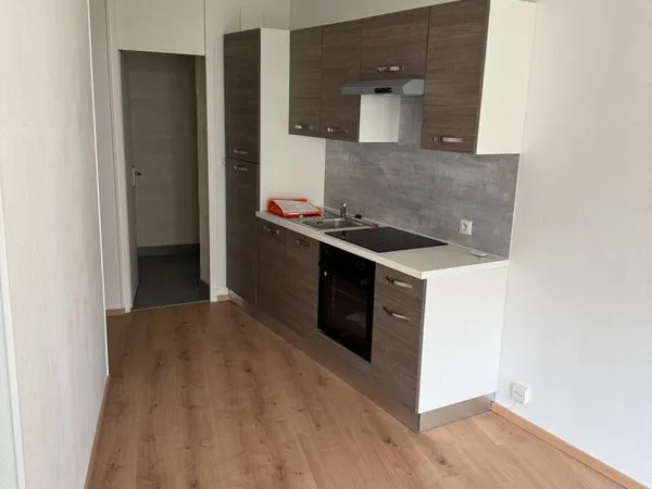 Appartement T2 rénové avec balcon - Montbard - 33 m²