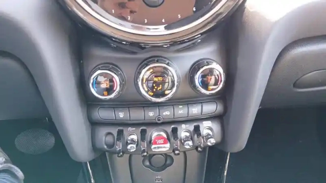 Mini Mini hatch 3 portes cooper 136 ch dkg7 — photo 9