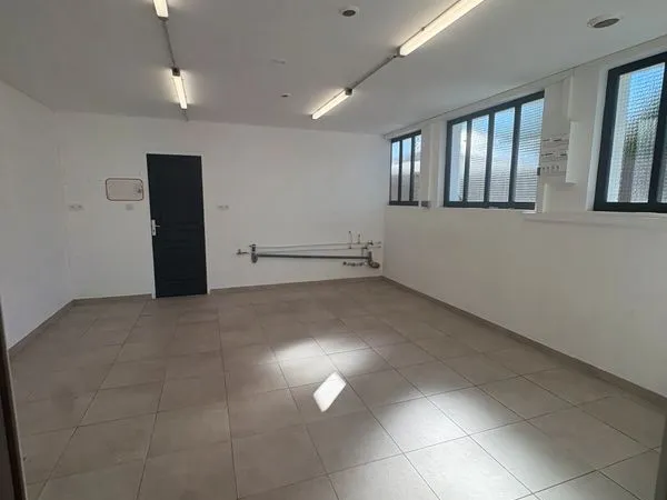 Local commercial 47,75 m² - Hauts de Bayonne - Disponible immédiatement