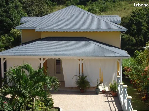 VILLA DE STANDING 220 m² - LE GOSIER - LES HAUTS DE SAINT-FELIX