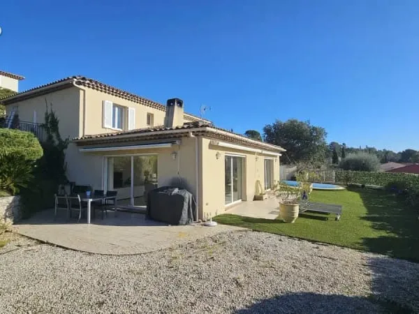 FREJUS, superbe villa avec piscine dans domaine sécurisé