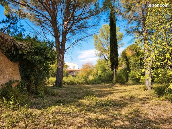 Terrain 1 500 m² Tourves