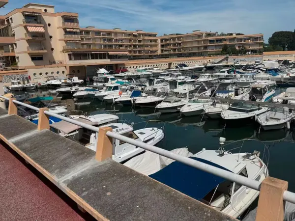 Location place de port
