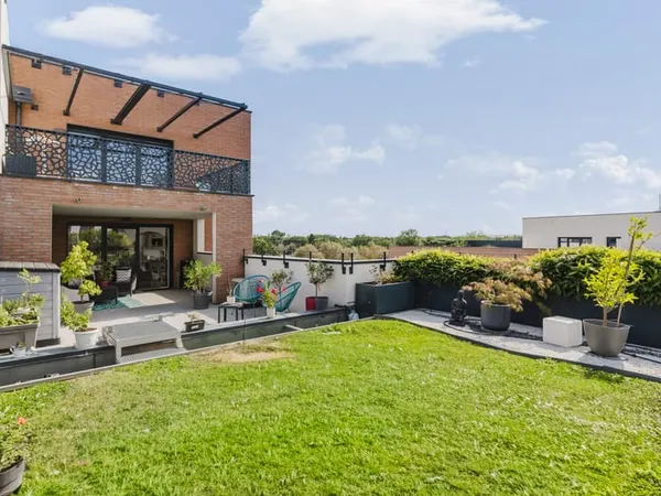 Exclusivité Une véritable maison sur les toits dans le sec