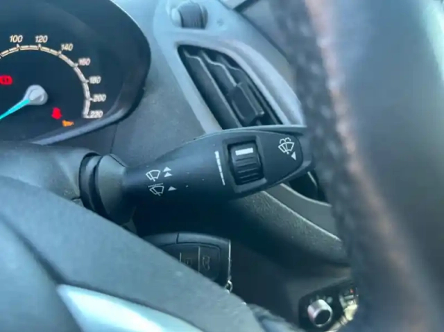 Ford Transit Courier fourgonnette 1.0e 100ch stop&amp;start trend — photo 17
