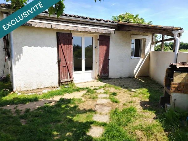 Maison charentaise de plain-pied, jardin clos, garage & fort potentiel !