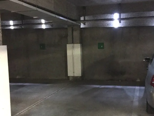 Place de parking près du centre commercial Meriadeck