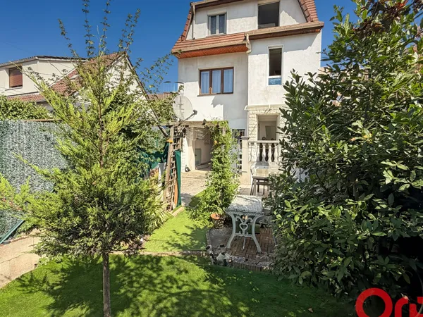 Studio 4 pièces 100 m²