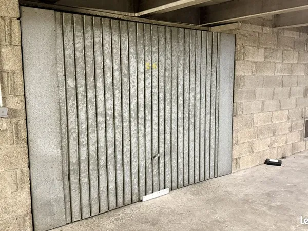 Parking/box Paris