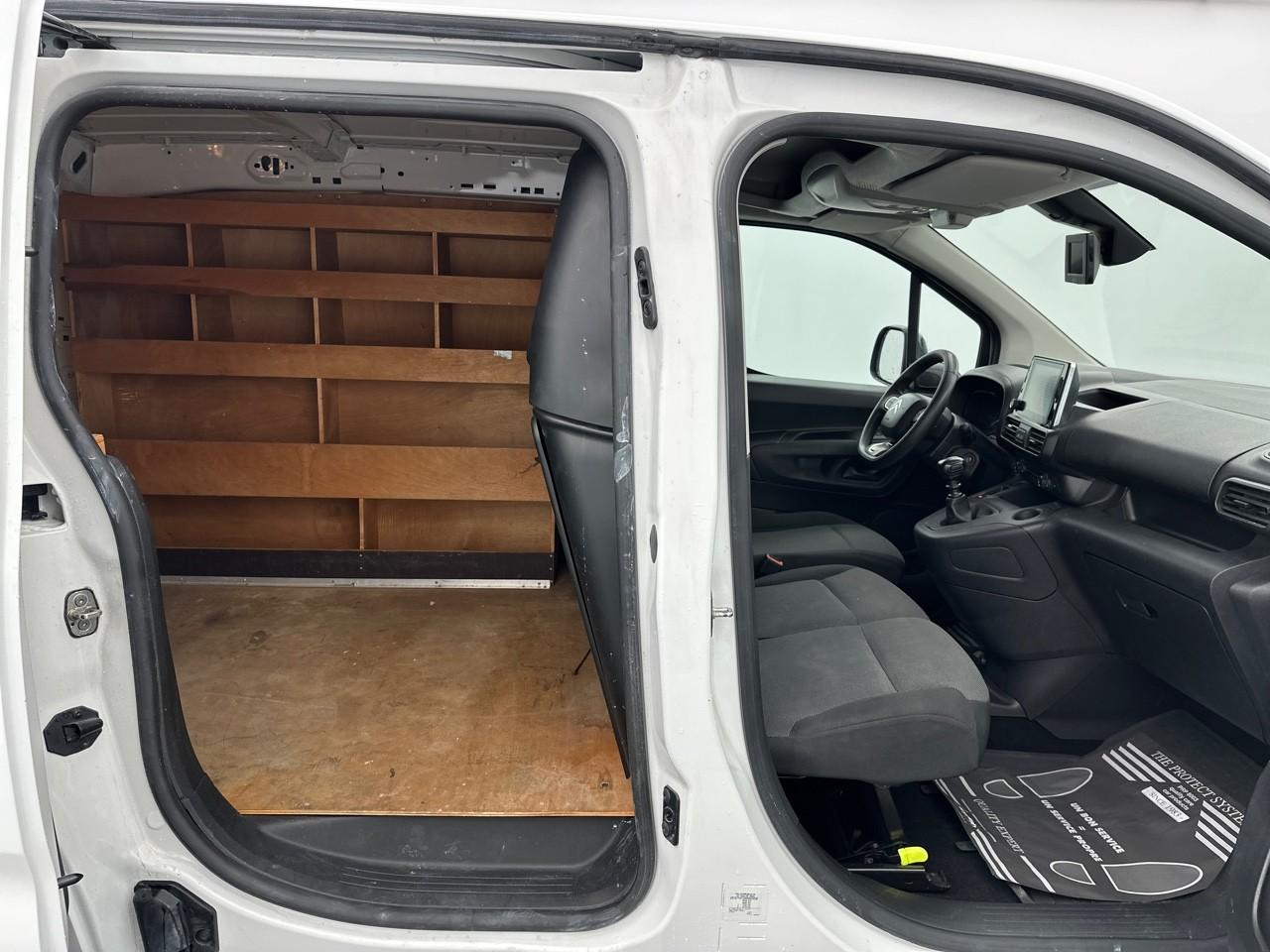 Citroën Berlingo van m 650 bluehdi 100 s&s bvm6 driver — photo 12