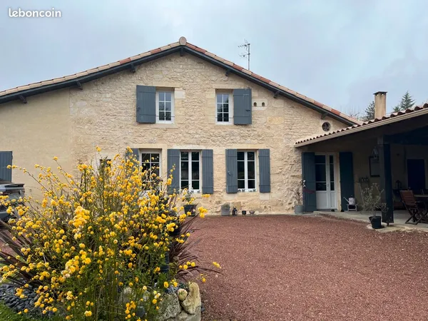 Maison familiale dans un style campagne avec pierres apparentes,166m2 habitable