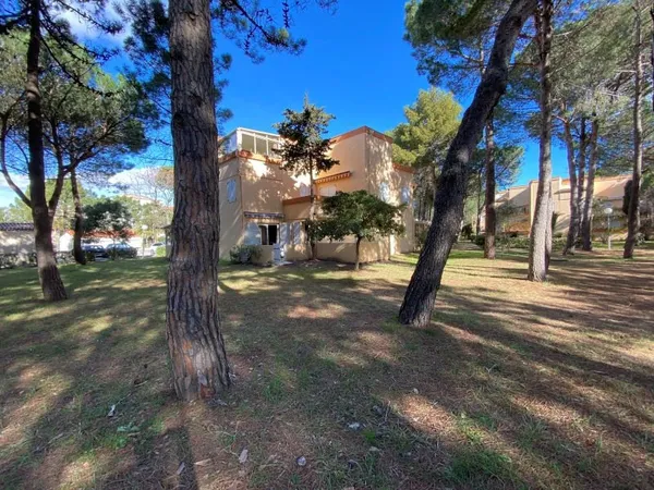 Appartement 2 pièce en rez-de-chaussée climatisé avec parkin