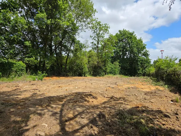 TERRAIN A BATIR - Projet de 2 maisons pour faire 4 logements indépendants
