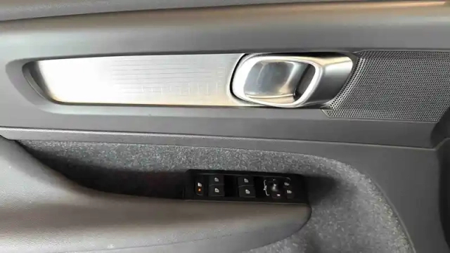 Volvo Xc40 t4 recharge 129+82 ch dct7 — photo 17
