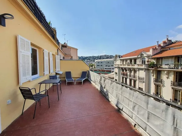 Quartier des Musiciens - Studio rénové avec terrasse de 23 m²