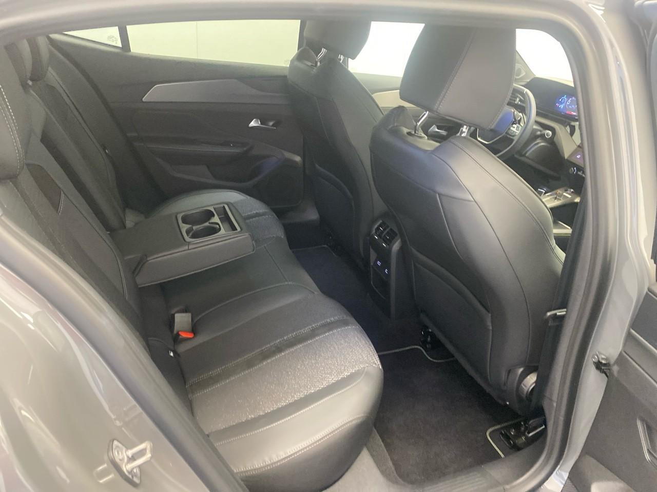 Peugeot 408 hybrid 145 e-dcs6 gt — photo 22