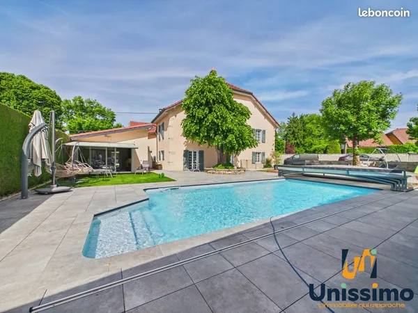 Propriété 7 pièces 284 m²
