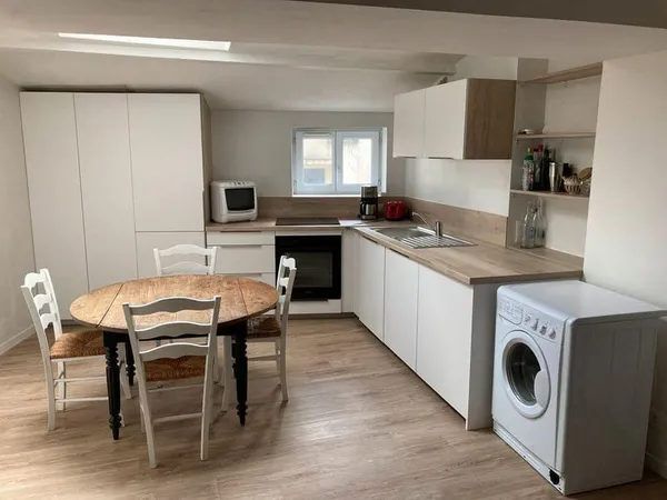 Beau T2 meublé 47m² avec cour privée 40m²