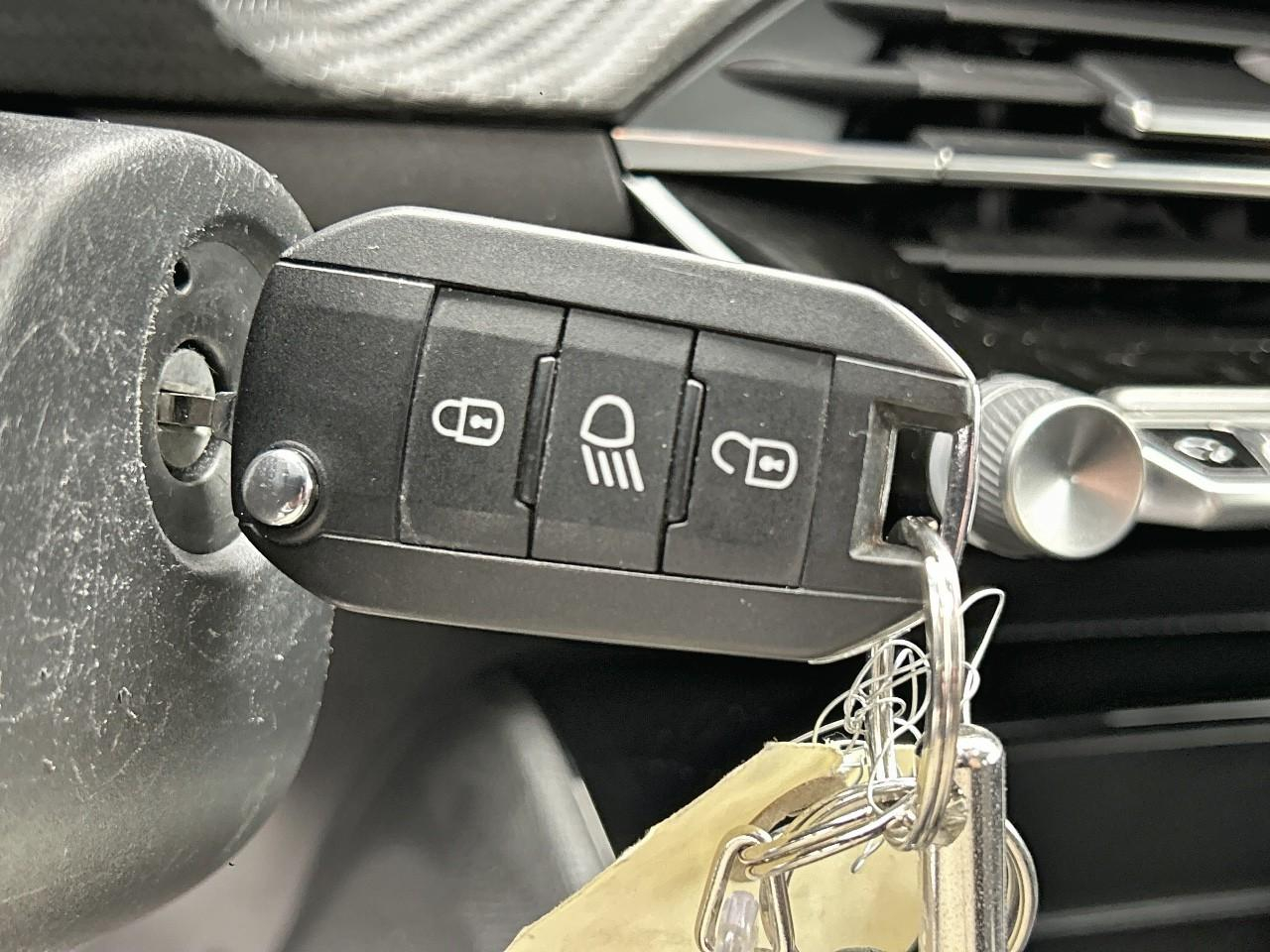 Peugeot 208 puretech 100 s&s bvm6 active — photo 19