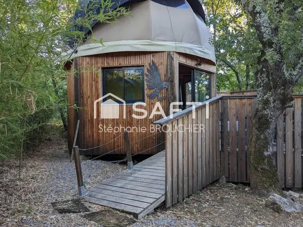 Lodge entièrement équipée avec terrain