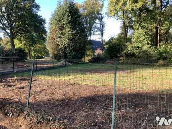 Terrain 582 m²