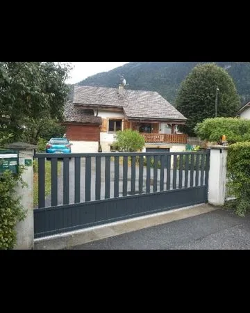 Maison avec très grand garage