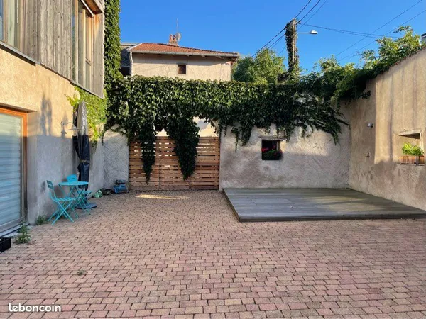 Appartement 70m2 avec cours - RDC