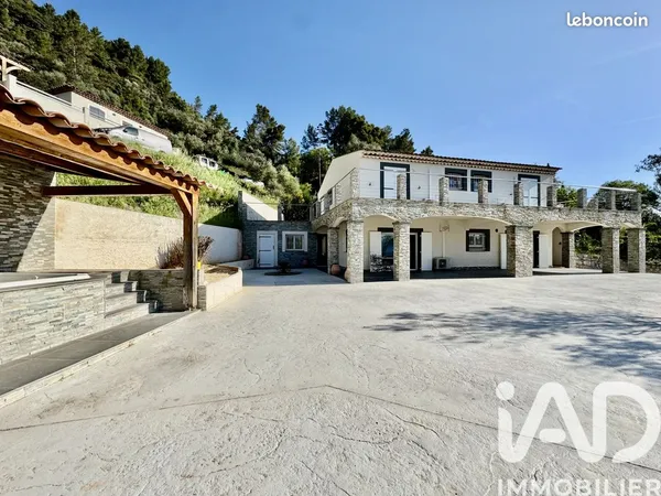 Maison 10 pièces 250 m²