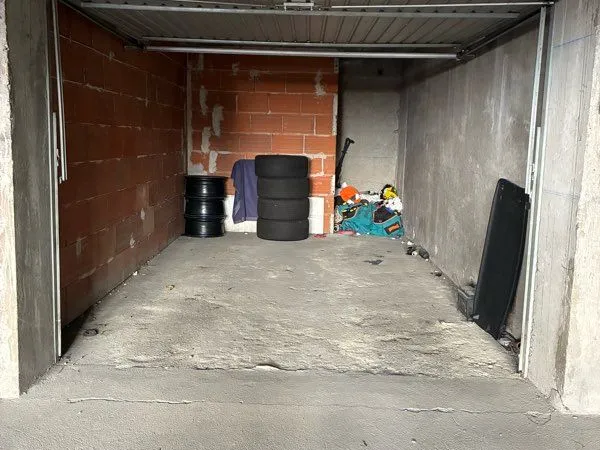 Garage et parking Location Saint-Étienne 6000€