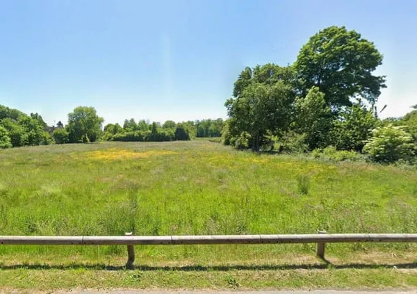 Terrain 7843 m²