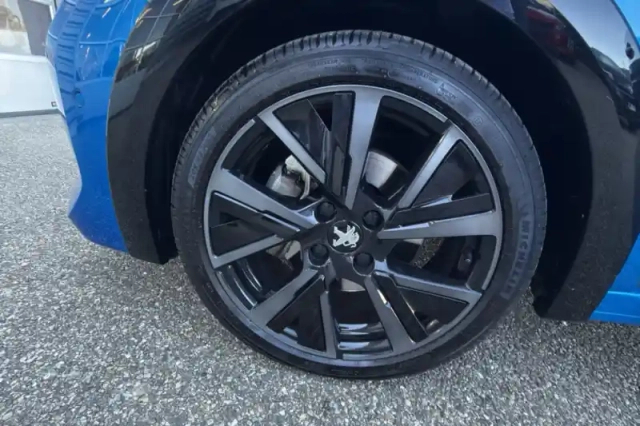 Peugeot 208 puretech 100 s&amp;s eat8 — photo 28