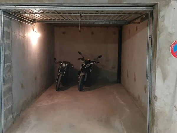 Hivernage moto dans box