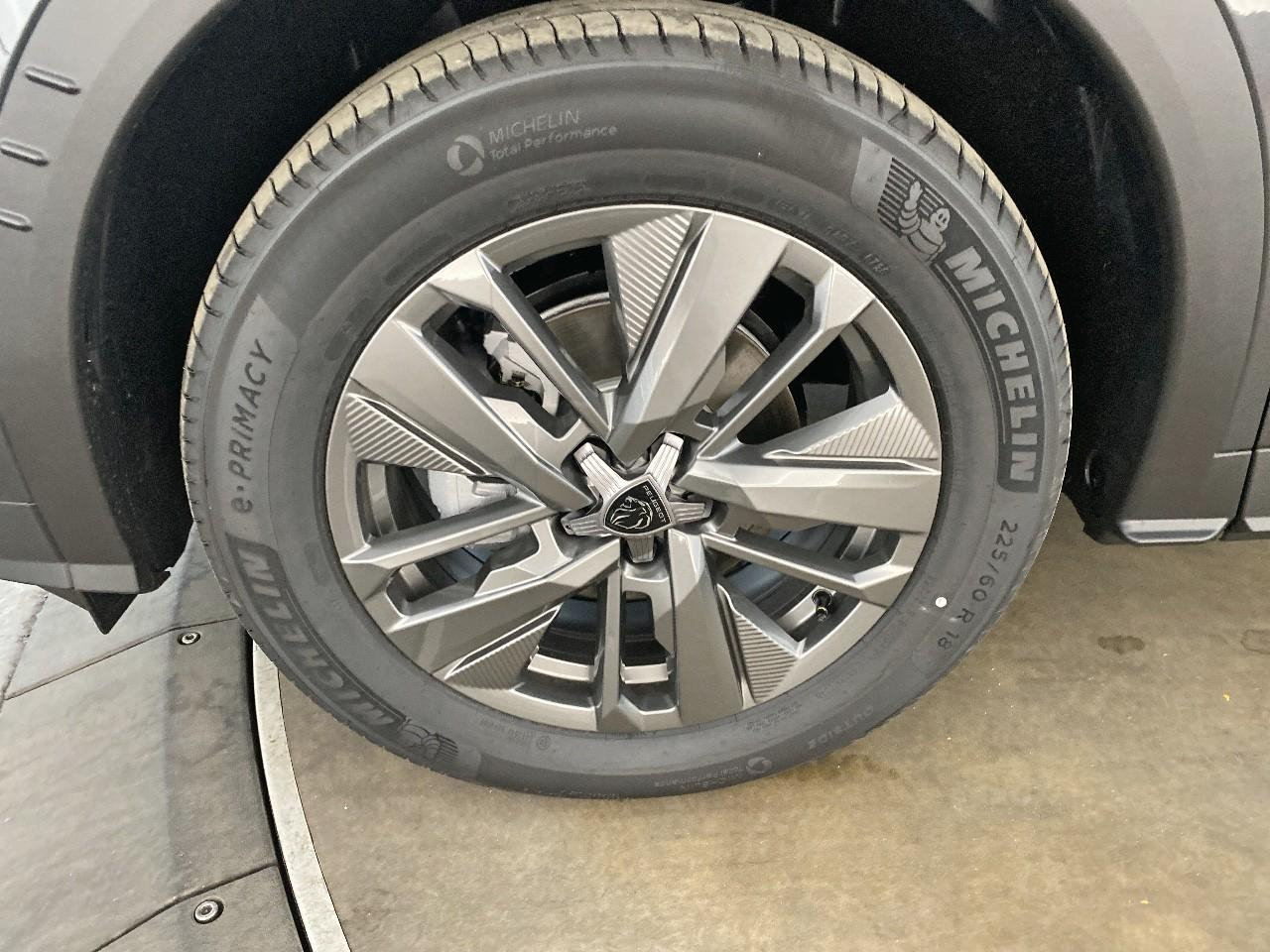 Peugeot 5008 hybrid 145 ch e-dcs6 allure — photo 11