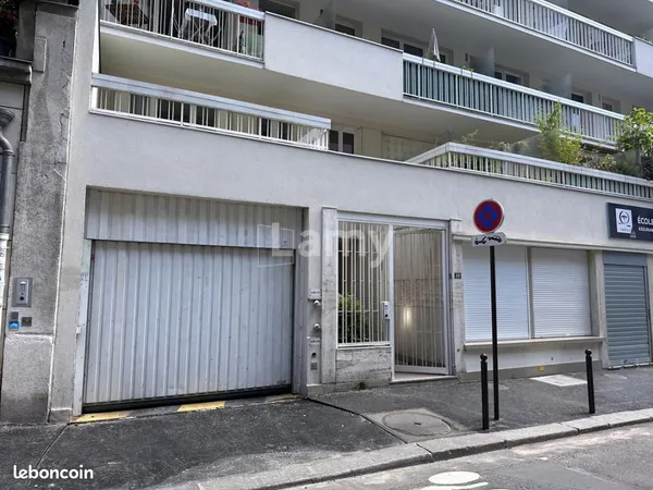 Parking 11 m² Paris