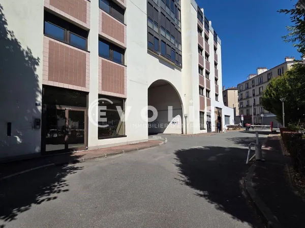 Bureau 899 m²