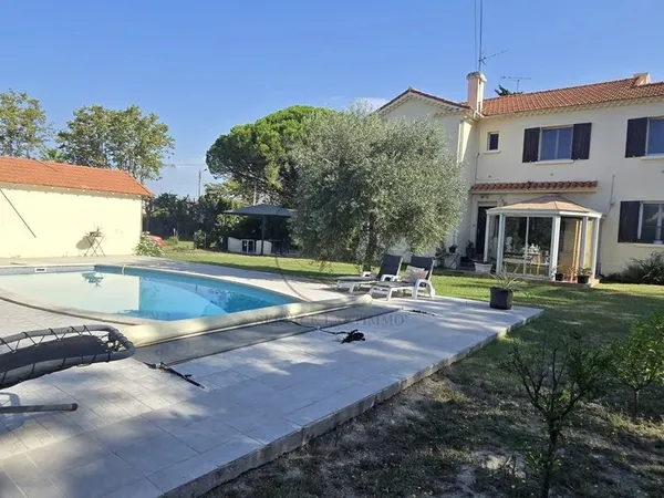 Propriété 9 pièces 228 m²