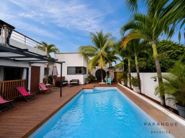 ENSEMBLE IMMOBILIER DE PRESTIGE À RÉUNION - VILLA PRINCIPALE + V