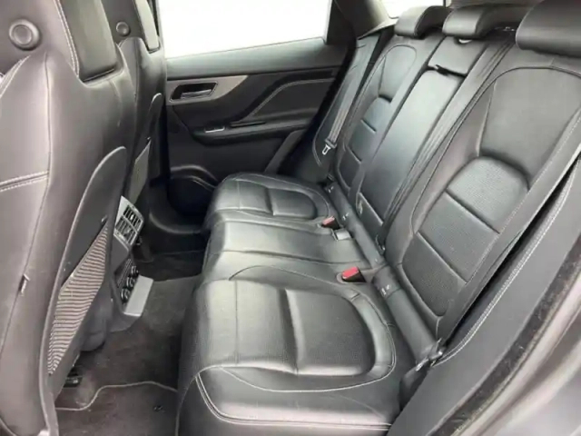 Jaguar F-Pace 2.0d 180ch prestige bva8 — photo 9
