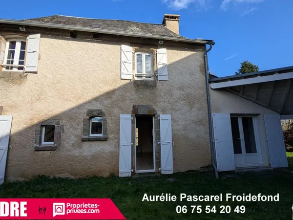 173 250 Euros : Maison de village en pierre de pays de 90m² avec dépendances et Jardin - à 10 min Br