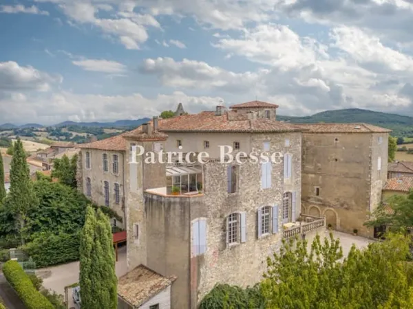 Maison 10 pièces 790 m²