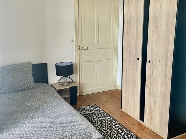 A louer pour étudiant à Famars belle chambre meublée - Proximité Campus Mont Houy